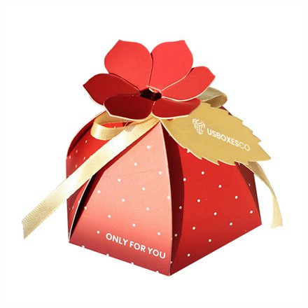 Petal-shaped pyramid candy favor box